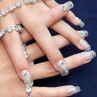 fake+nails+for+your+wedding